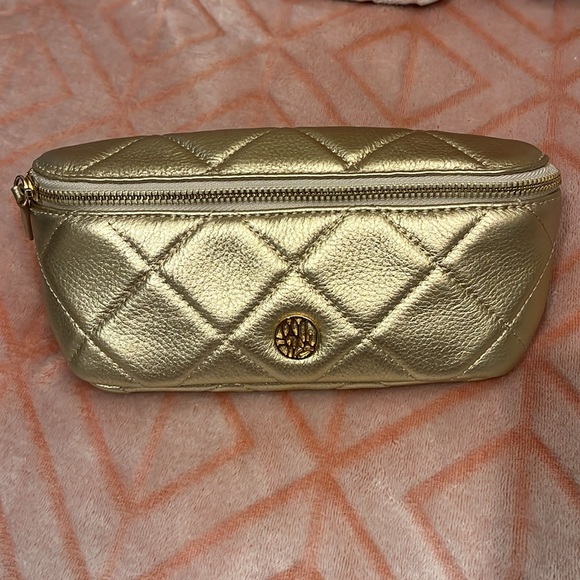 ✨💛 Lilly Pulitzer Quilted Leather Kenton Belt Sling Shoulder Bag Metallic Gold💛✨ - Picture 7 of 13